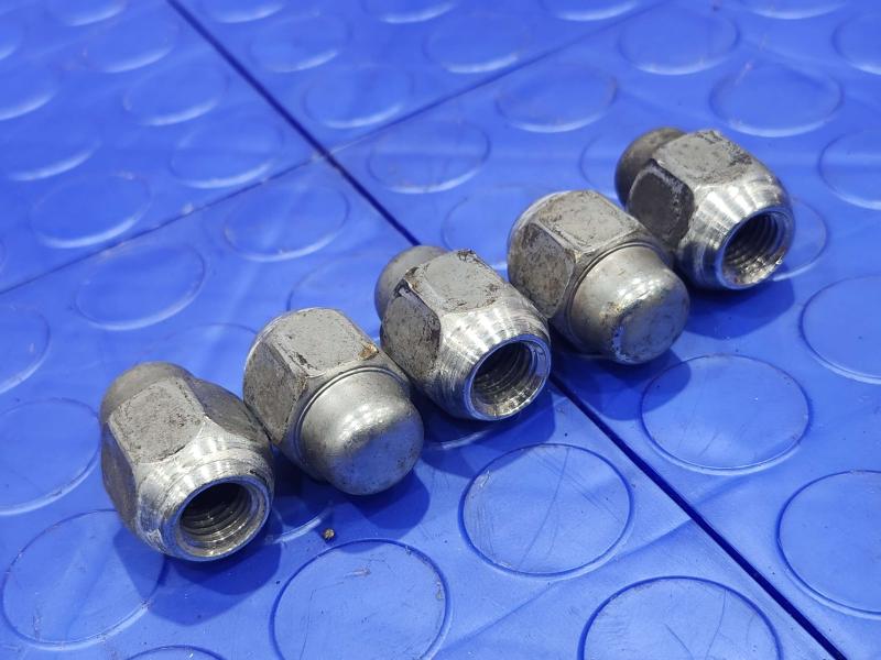 2011 Kia Sorento Lug Nuts