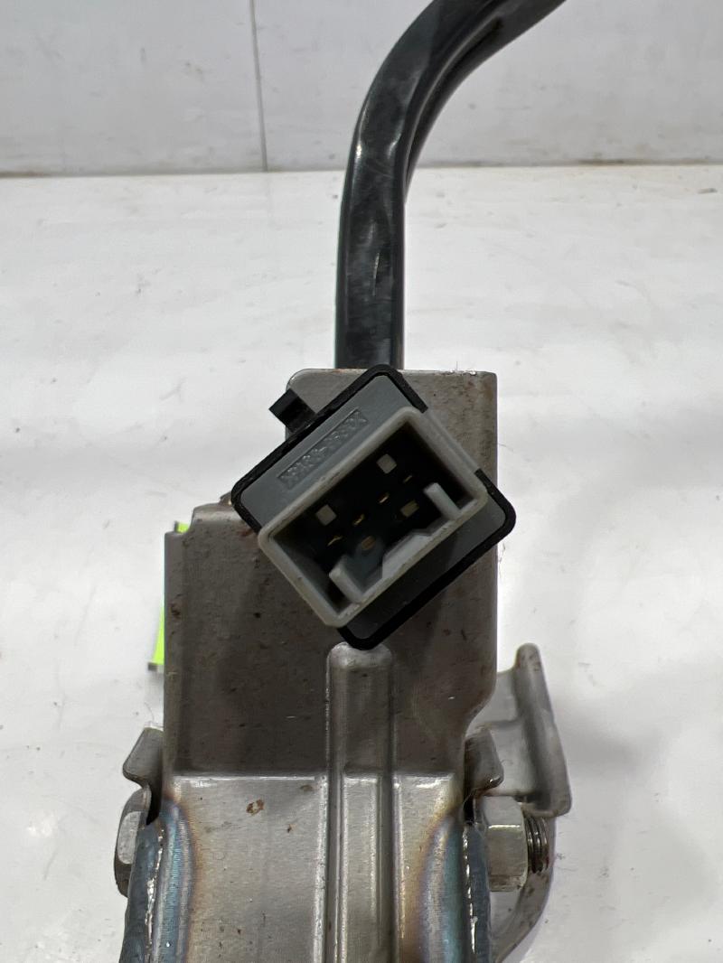 2012 - 2017 Hyundai Veloster Brake Pedal Assembly OEM 328002V410
