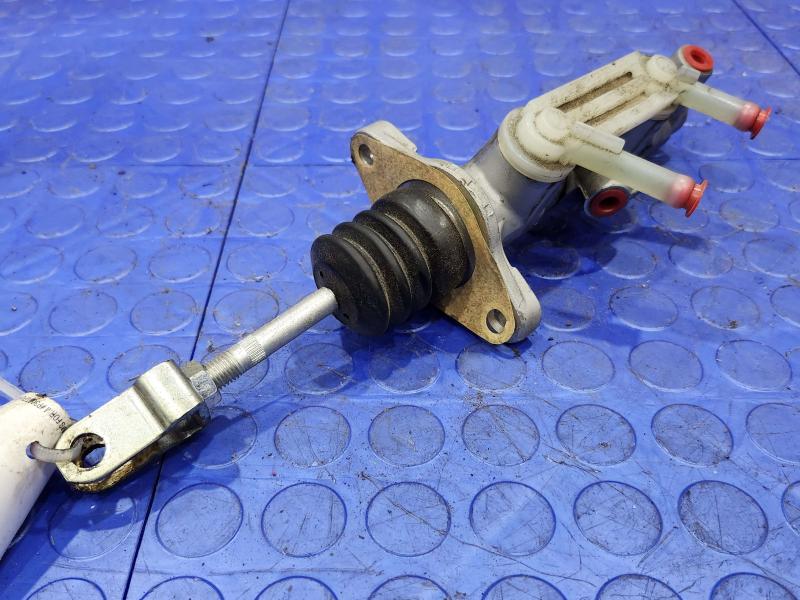 2010 Lexus RX450H Brake Master Cylinder Genuine OEM Part 4720148210
