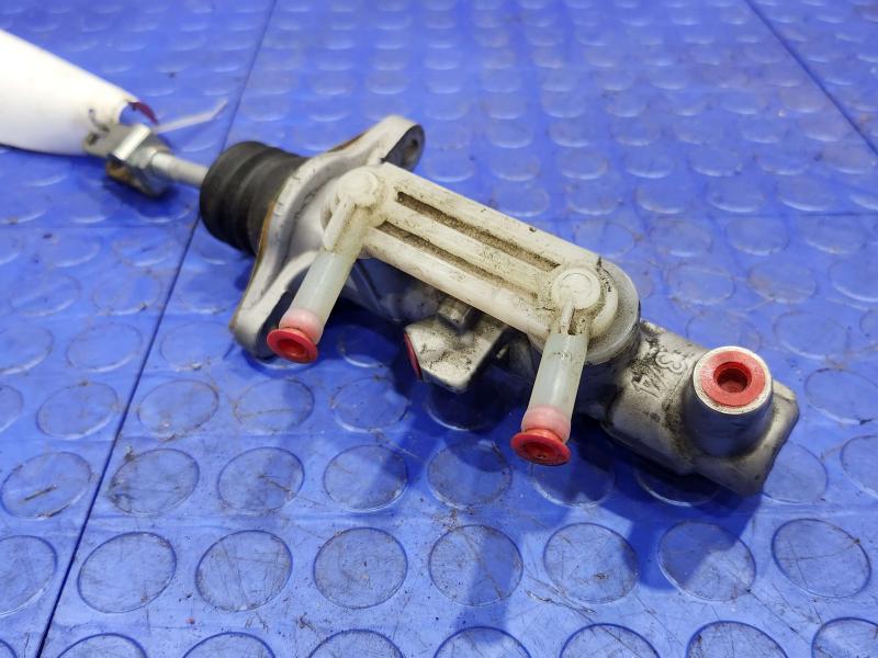 2010 Lexus RX450H Brake Master Cylinder Genuine OEM Part 4720148210