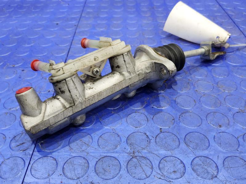 2010 Lexus RX450H Brake Master Cylinder Genuine OEM Part 4720148210