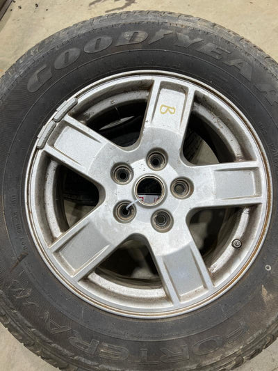 2005 Jeep Grand Cherokee Wheel