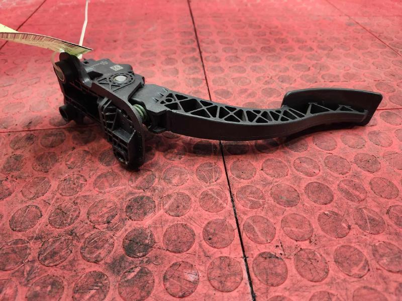 2009-2020 Dodge Journey Accelerator Pedal Assembly Genuine OEM 04891585AE