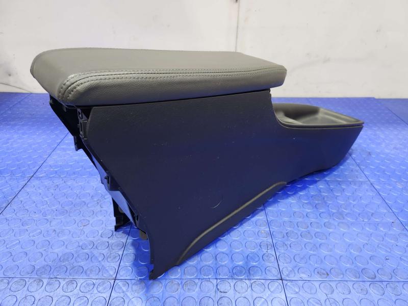 2017 Toyota Prius Front Console