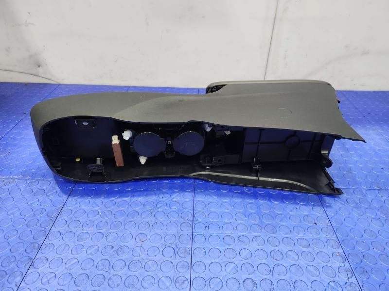 2017 Toyota Prius Front Console
