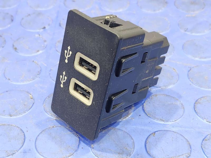 2016 Ford Edge Dual USB Port Hub Assembly Genuine OEM Part GC3T14F014BB