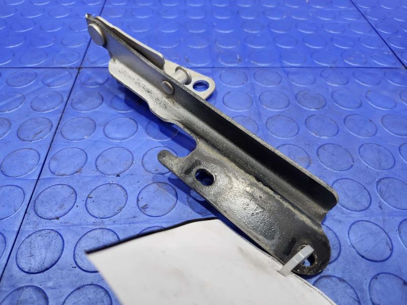 2006 Ford Mustang Hood Hinge