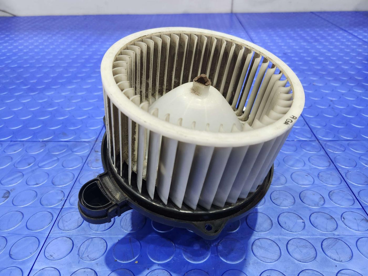 2011-2013 Kia Sorento OEM Front A/C Heater Blower Motor Fan Assembly 971131U000