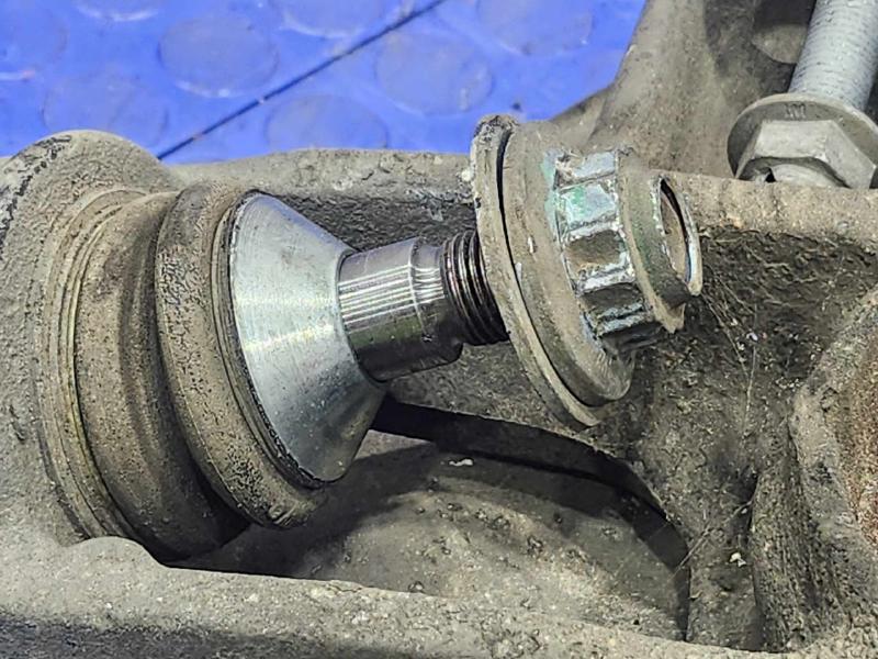 2012 Mercedes ML-Class Rear Knuckle/Stub Axle