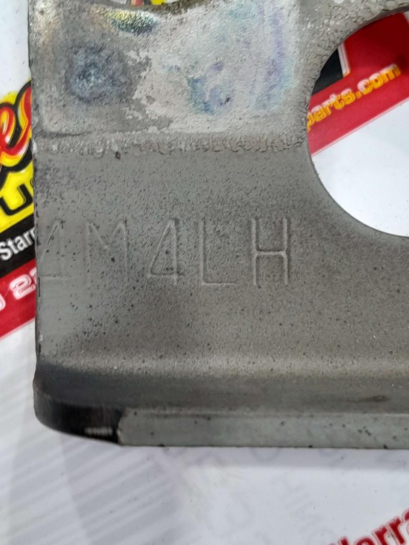 2006 Nissan Xterra Hood Hinge