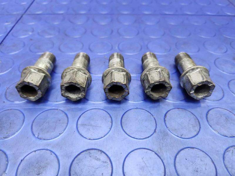 2013 Volkswagen Beetle Lug Nuts