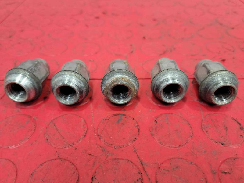 2007 Chevrolet Cobalt Lug Nuts