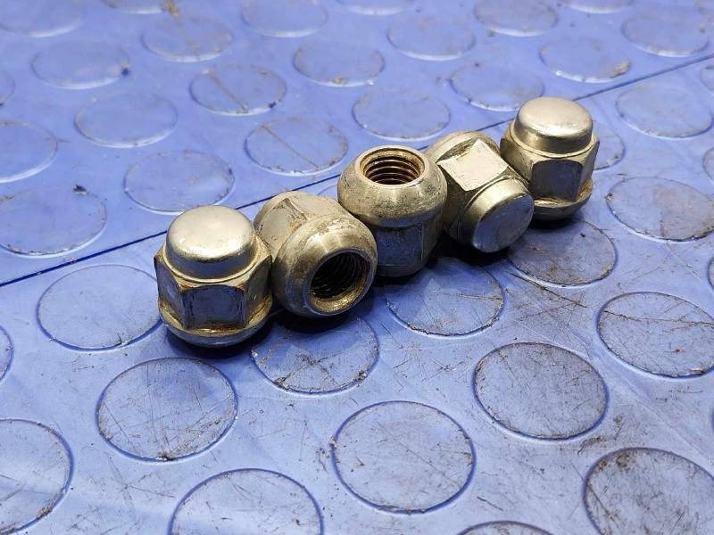 2016 Honda Civic Lug Nuts