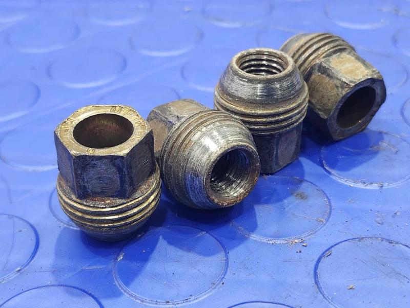 1985 Chevrolet Corvette Lug Nuts