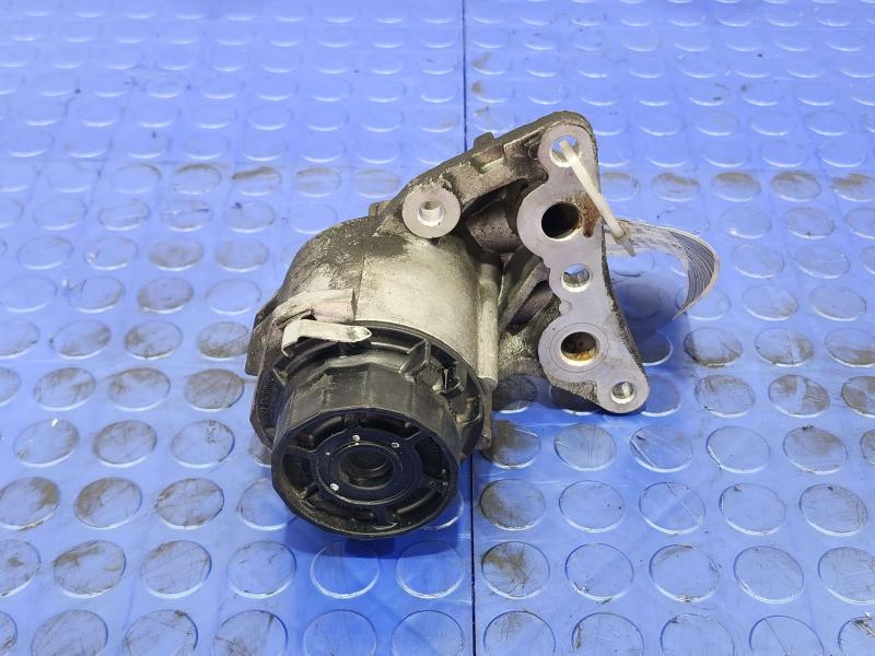 2010 Toyota Prius Oil Filter Housing