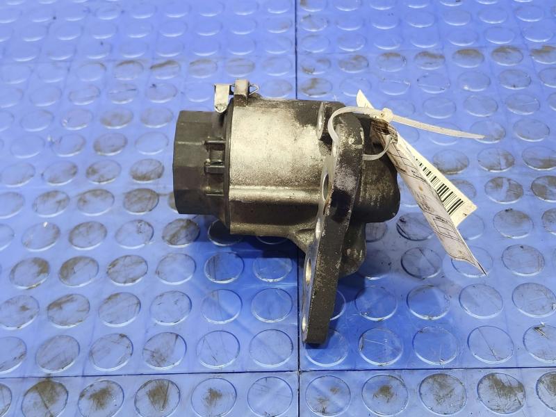 2010 Toyota Prius Oil Filter Housing