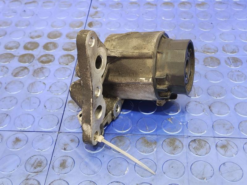 2010 Toyota Prius Oil Filter Housing