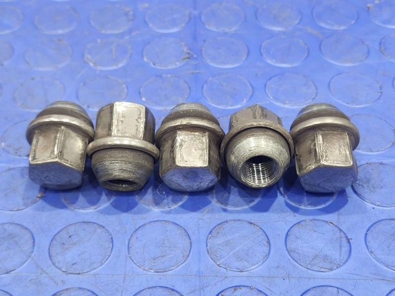 2014 Dodge Challenger Lug Nuts