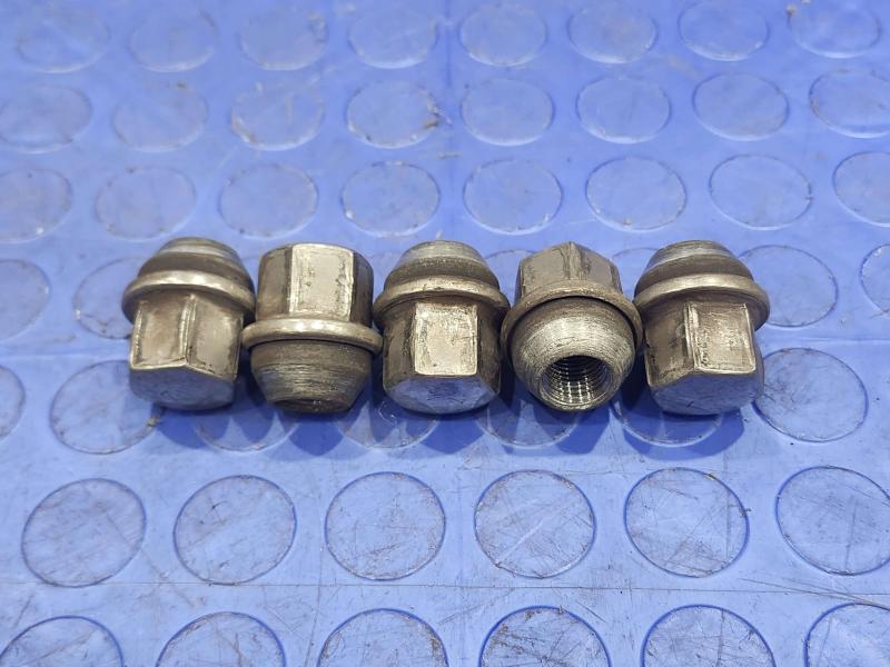 2014 Dodge Challenger Lug Nuts