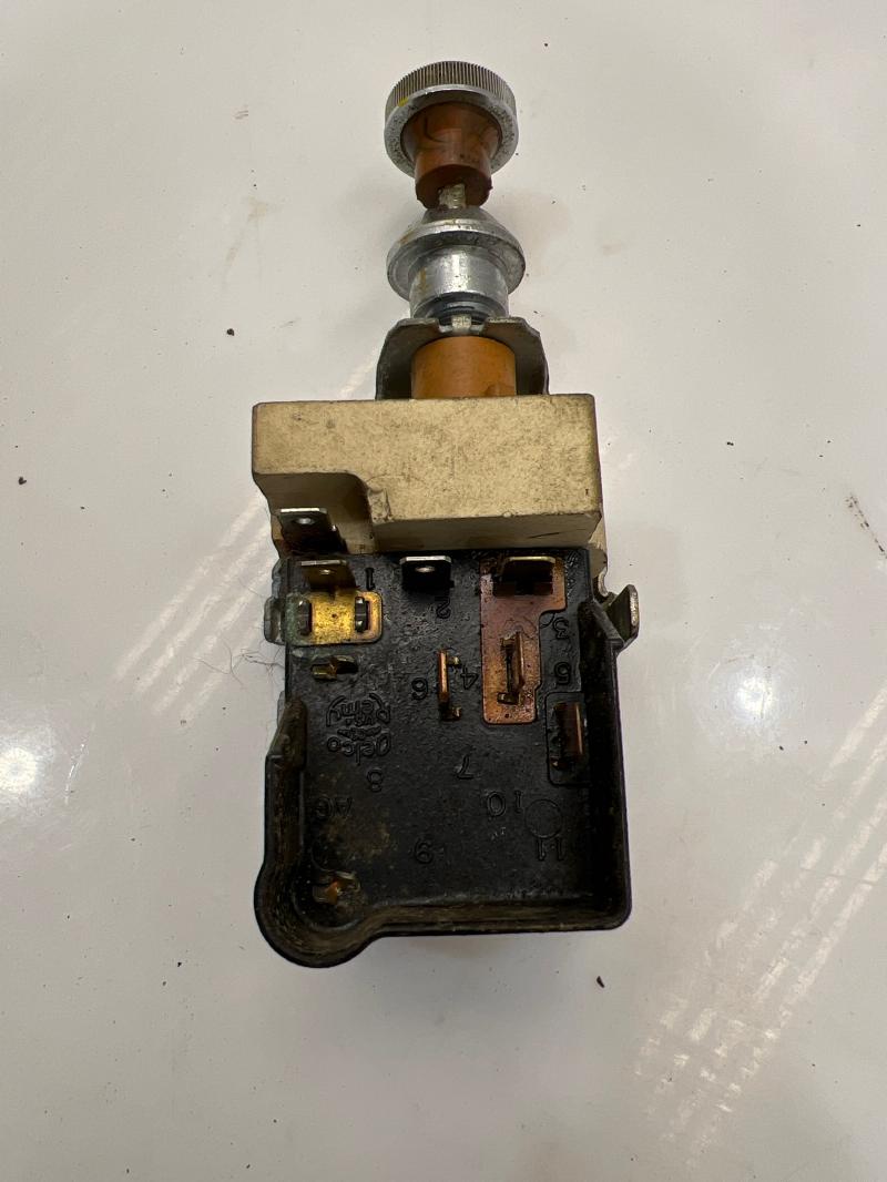 1976 Oldsmobile Cutlass Headlight Switch (Dash Mtd)