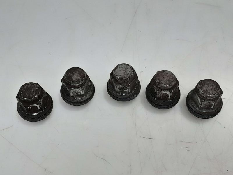 2009 Toyota RAV4 Lug Nuts