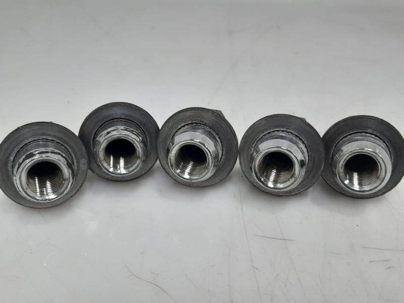 2009 Toyota RAV4 Lug Nuts