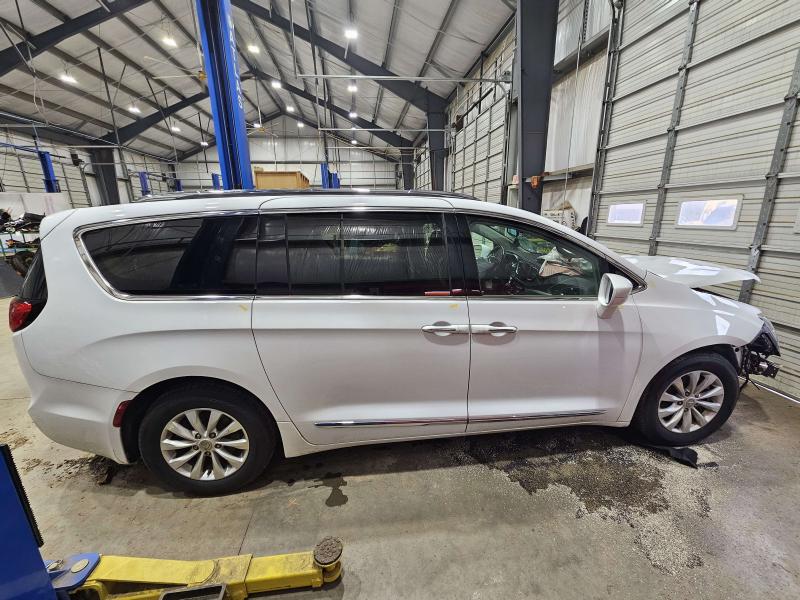 2018 Chrysler Pacifica Front Console