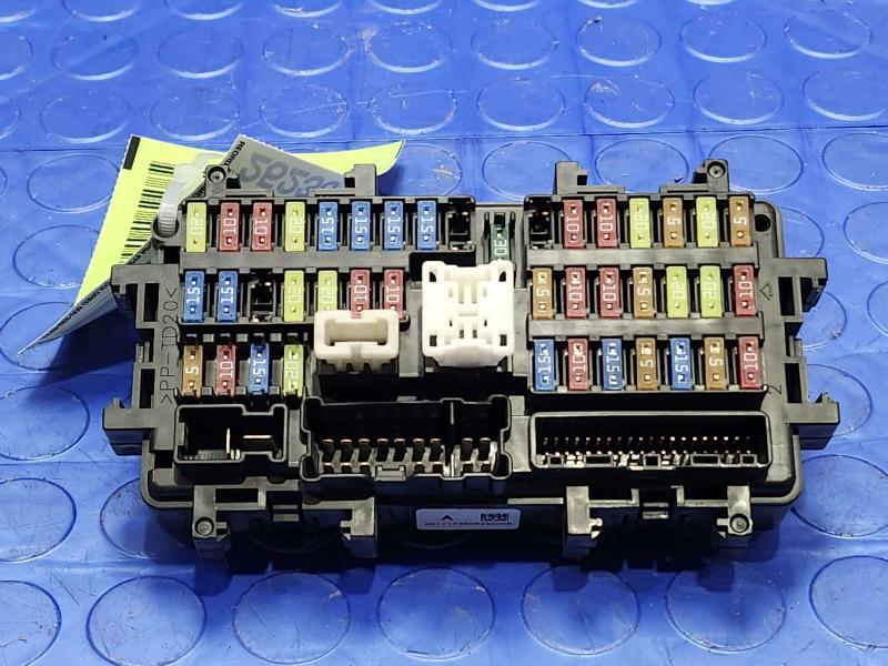 2015 Infiniti Q50 Cabin Fuse Box
