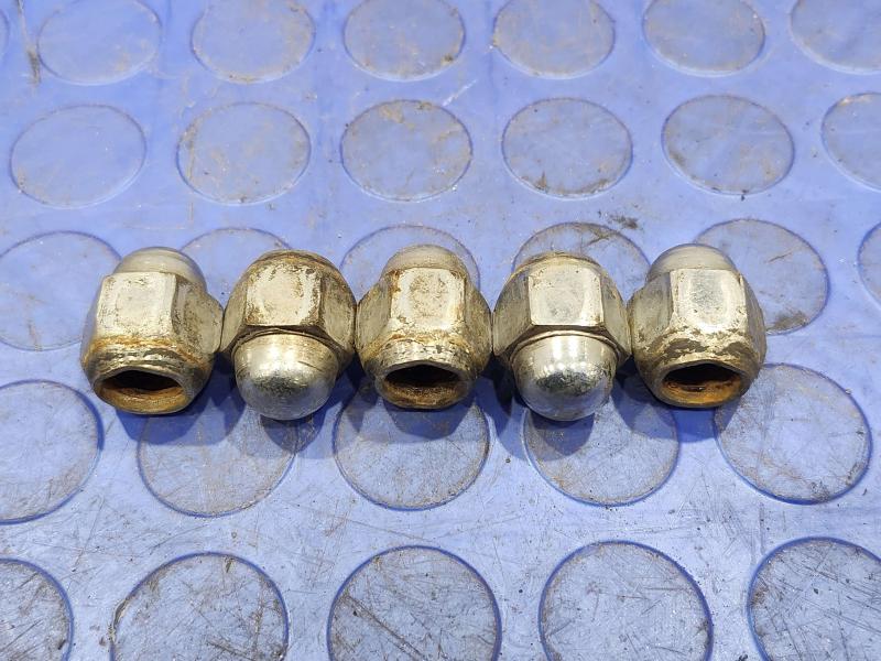 2003 Subaru Legacy Lug Nuts
