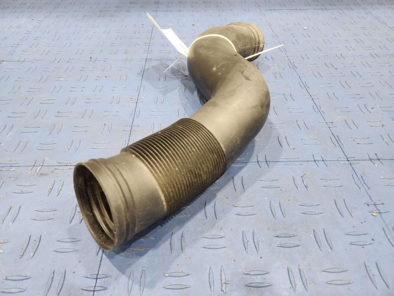 2010 Mercedes ML-Class Air Intake Tube/Resonator