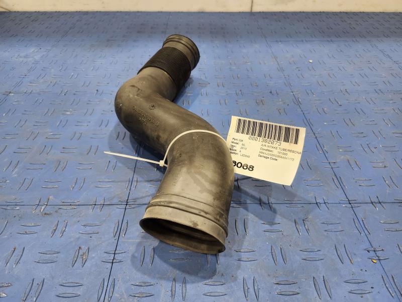 2010 Mercedes ML-Class Air Intake Tube/Resonator