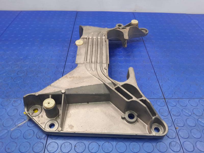 2016-2022 BMW 740i G11 G12 Automatic Transmission Crossmember OEM 22319485330