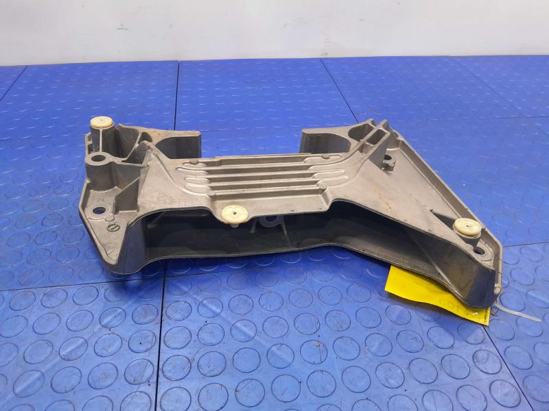 2016-2022 BMW 740i G11 G12 Automatic Transmission Crossmember OEM 22319485330