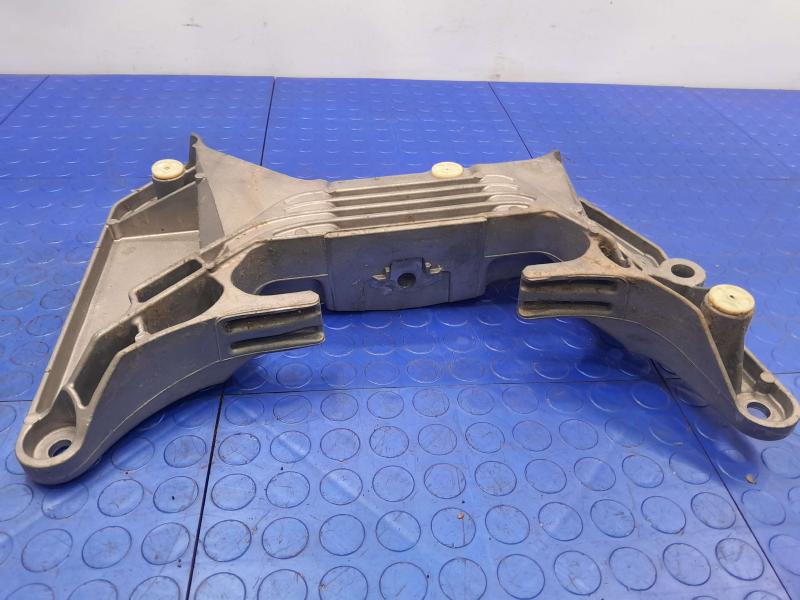 2016-2022 BMW 740i G11 G12 Automatic Transmission Crossmember OEM 22319485330