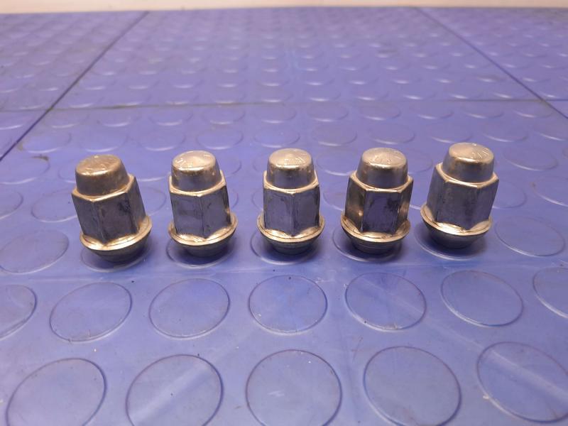 2016 Chevrolet Trax Lug Nuts