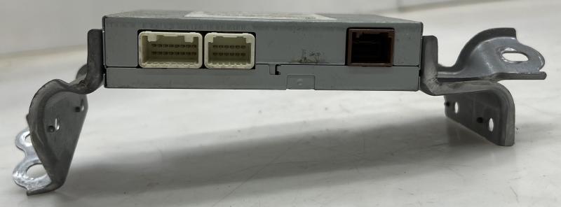 2011 - 2013 Toyota Highlander Multi-Media Interface Module OEM 861A1-0E040