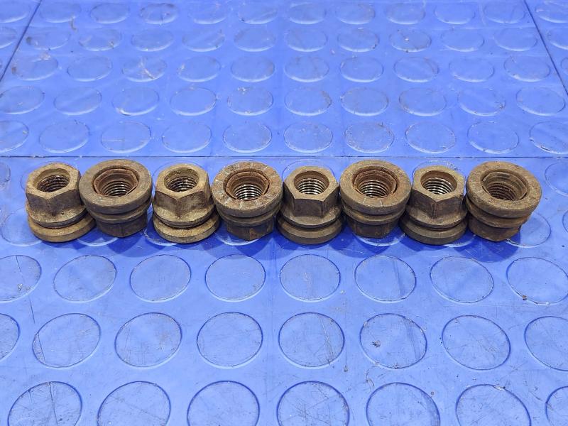 2005 Ford F-350 Super Duty Lug Nuts