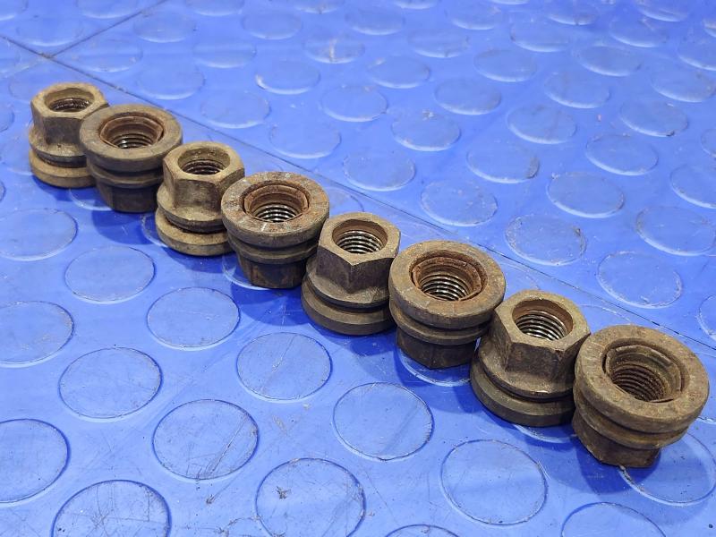 2005 Ford F-350 Super Duty Lug Nuts