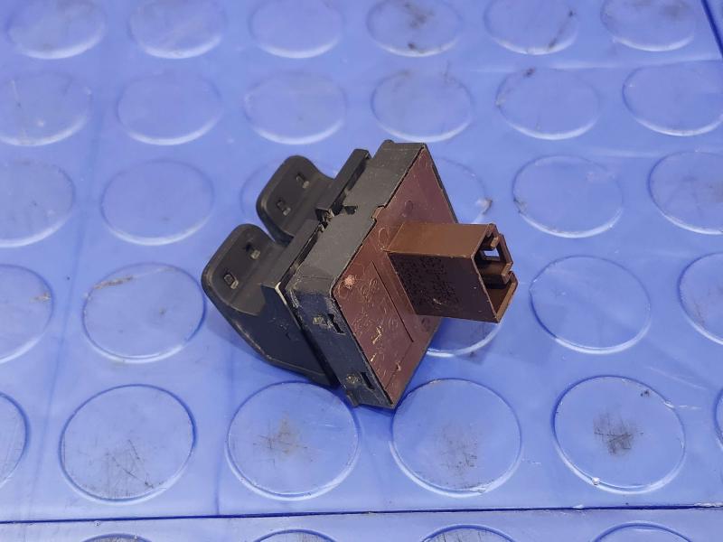 2015 Volkswagen Beetle Door Switch Front
