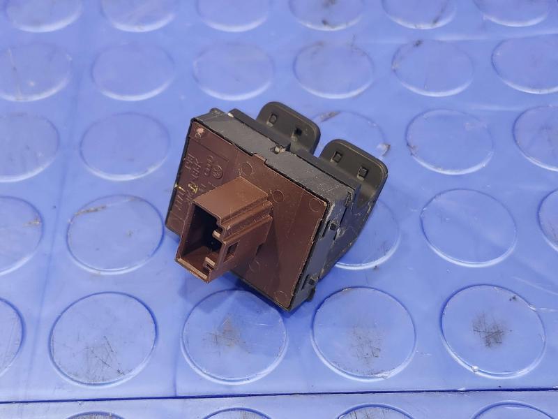 2015 Volkswagen Beetle Door Switch Front