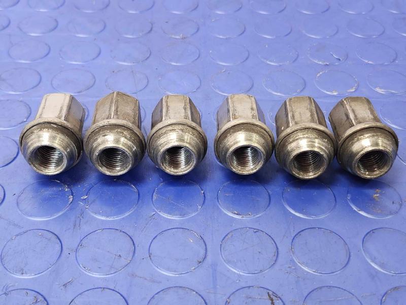 2014 Chevrolet Silverado 1500 Lug Nuts