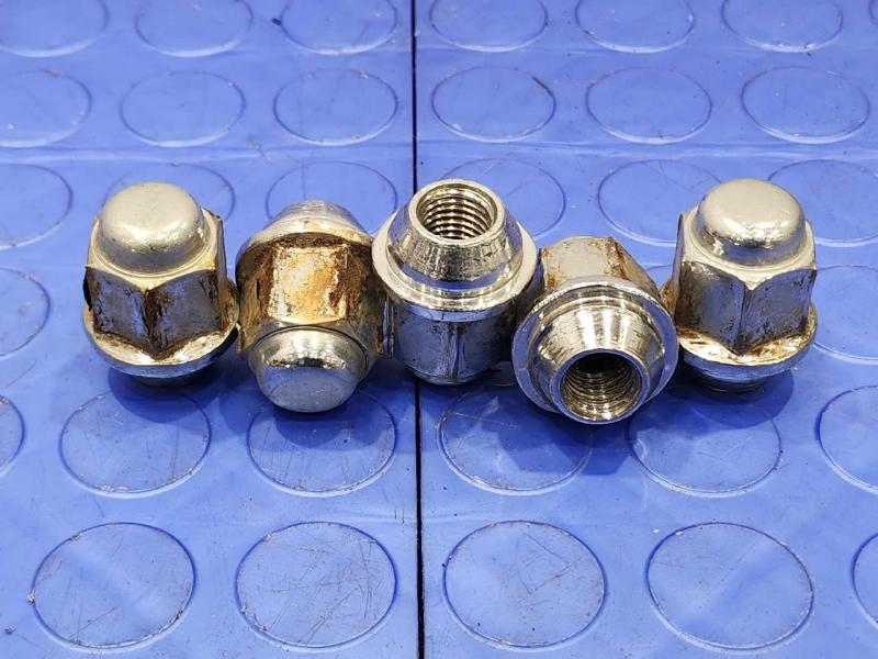2016 Hyundai Sonata Lug Nuts