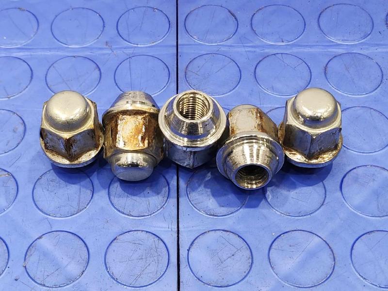 2016 Hyundai Sonata Lug Nuts