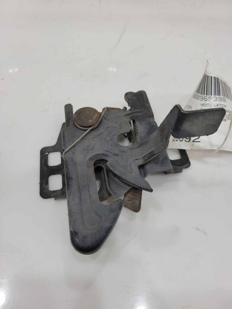 1999 - 2007 Chevy Silverado GMC Sierra Classic Hood Latch OEM 15756432