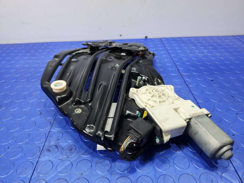 2015 Ford Mustang Quarter Glass Reg.