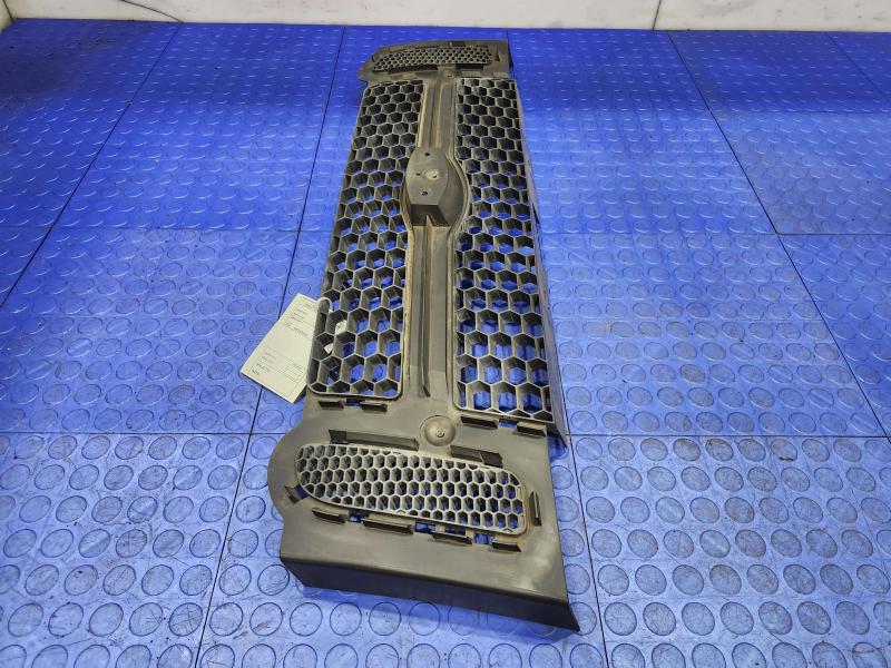 2004 Ford Explorer Grille
