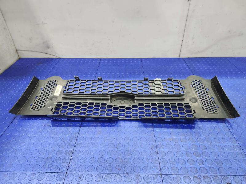 2004 Ford Explorer Grille