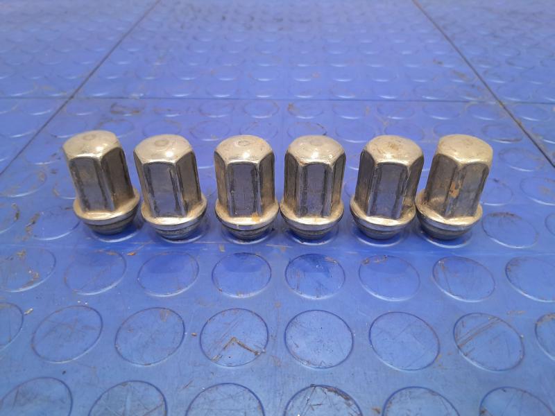 2017 GMC Acadia Lug Nuts