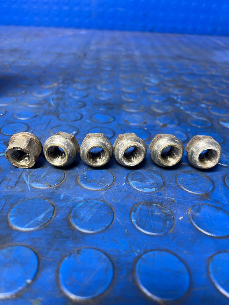 2000 GMC Sierra 1500 Lug Nuts