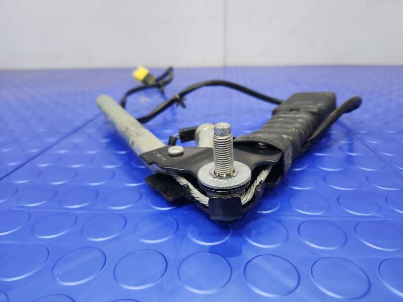 2011-2012 Infiniti QX56 Front Seat Belt Buckle Left Driver Side Black OEM 868431LA0A
